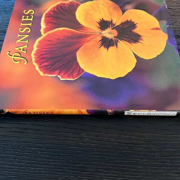 Pansies hardback book - Picture 2 of 5